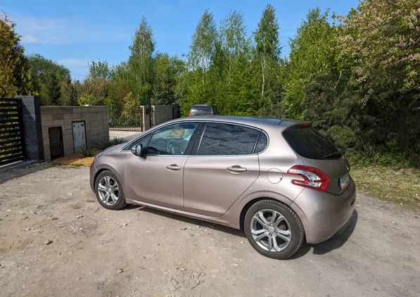 samochody osobowe Peugeot 208 cena 22000 przebieg: 220000, rok produkcji 2014 z Dęblin